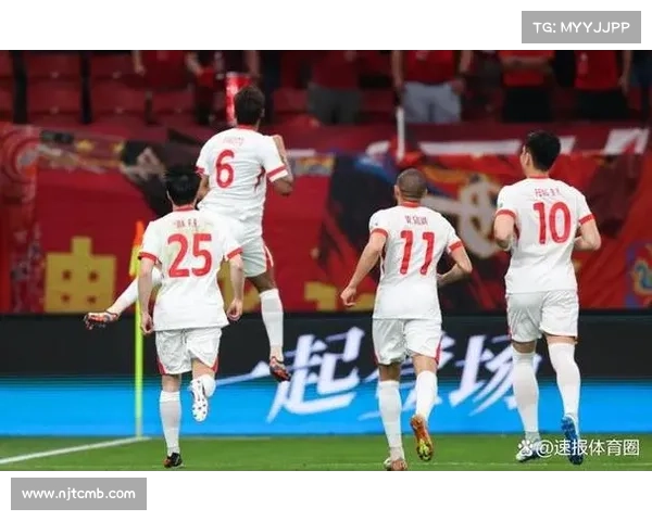 新浪足球新闻赛事,新浪体育实时更新中超联赛第25轮焦点战上海海港迎战山东泰山前瞻